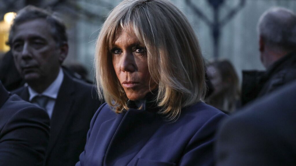Portrait rare d'André-Louis Auzière aux côtés de Brigitte Macron, révélant un pan discret de sa vie