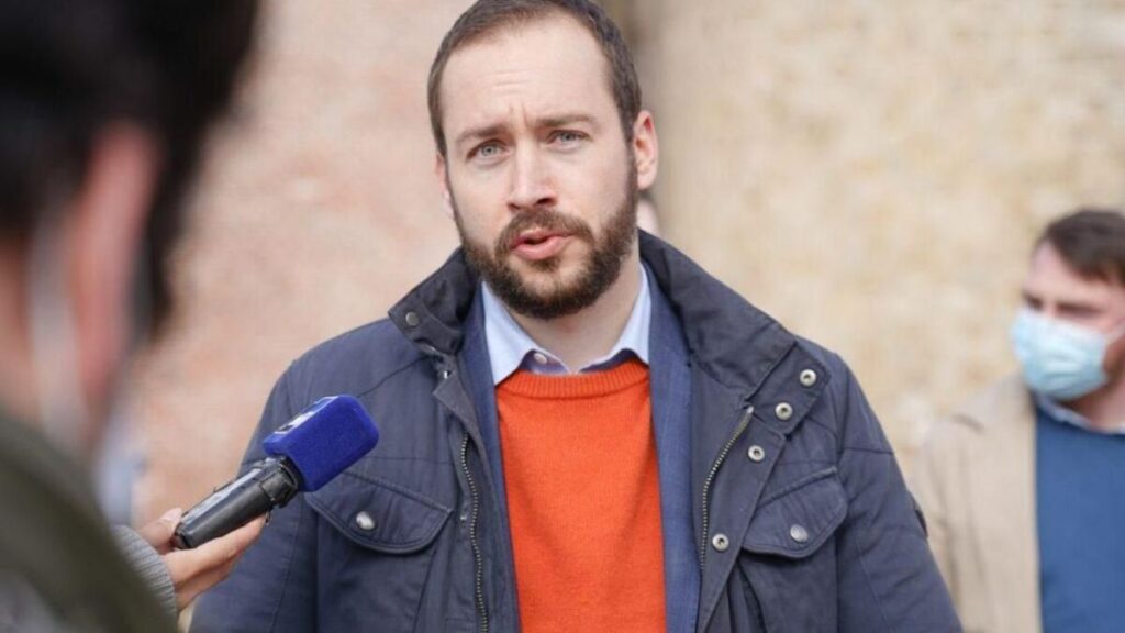 Portrait de Damien Rieu, figure polémique de l'extrême droite active sur Twitter