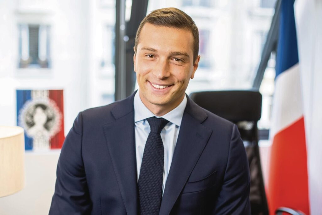 Portrait professionnel de Jordan Bardella lors d’un entretien politique exclusif