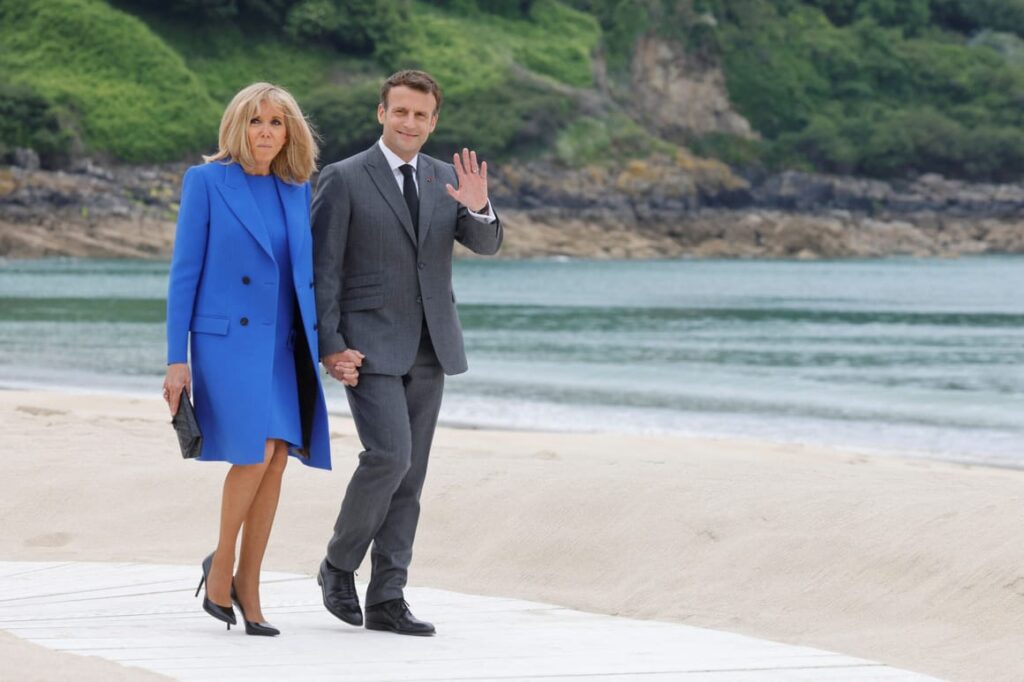 Raphaël Glucksmann et Carla Bruni parmi les couples de pouvoir en 2024
